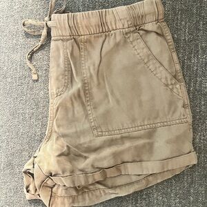 GAP Women's Cargo Shorts in Tan